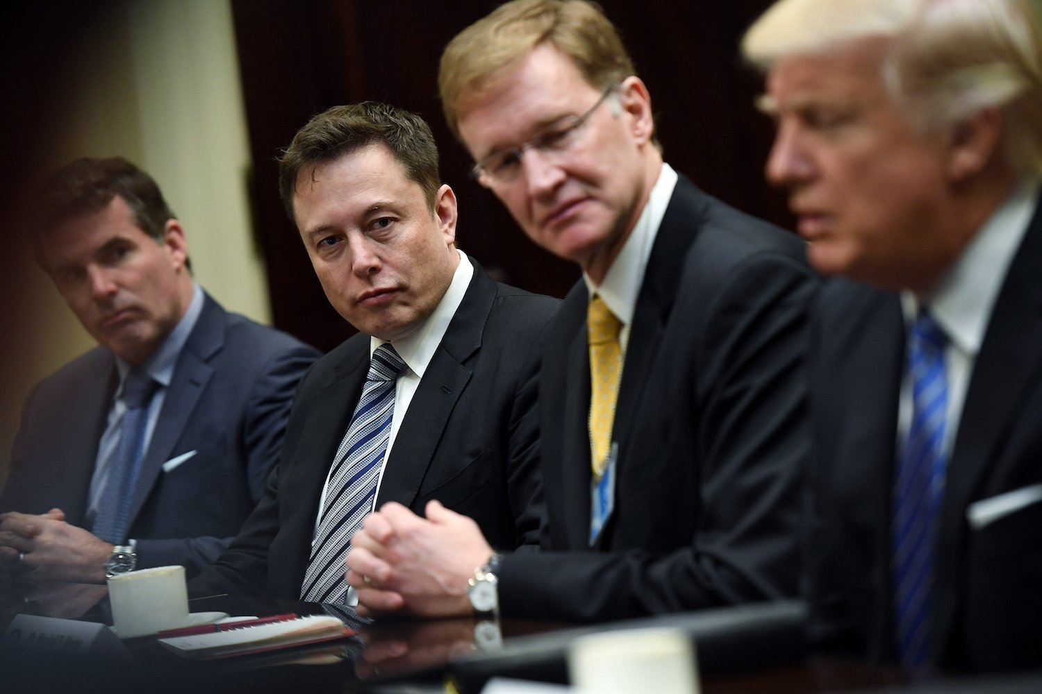 Elon Musk meets at the White House with Donald Trump